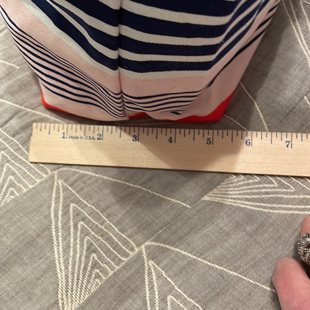 Kate Spade tote. Never used! - Picture 8 of 11